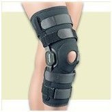 Multi strap open patella knee brace with hinge